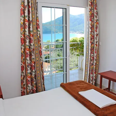 Smaragdi Chrysi Ammoudia