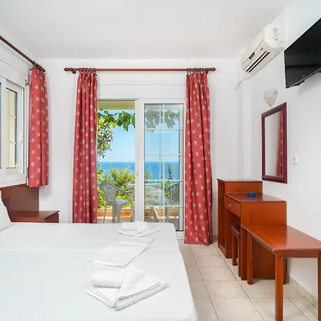 Smaragdi Hotel 2*